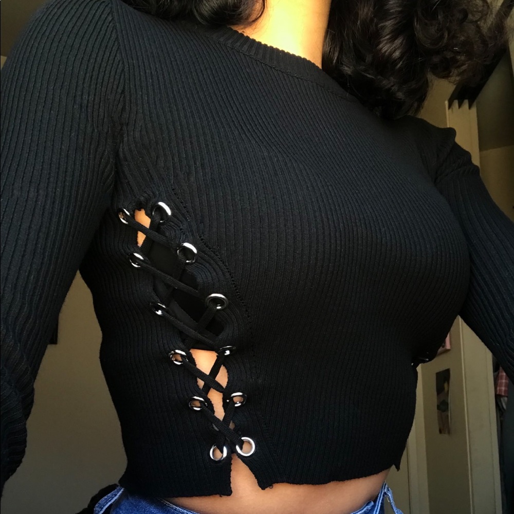 Black long sleeve crop top